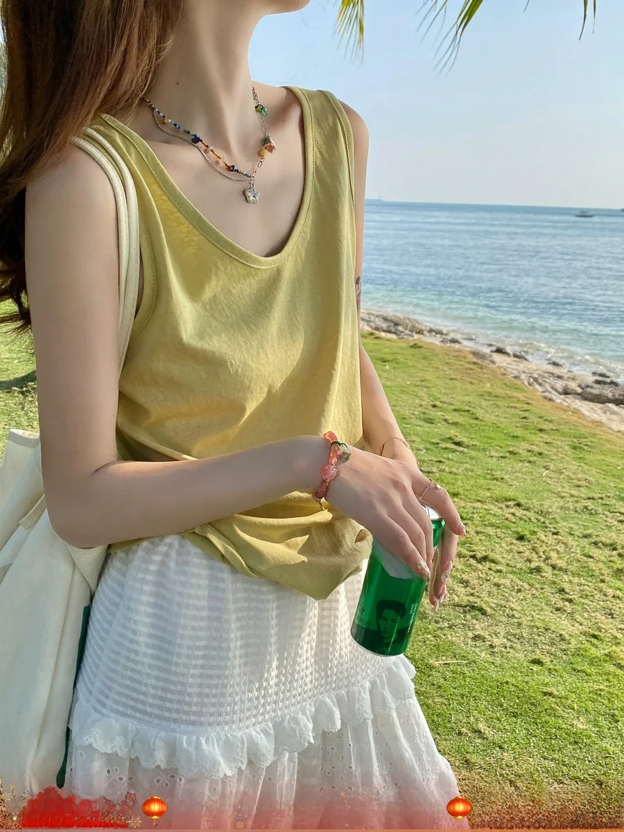 黒ベスト コーデ 夏 おすすめは？2026年最新のレディーススタイルで夏を彩る3選