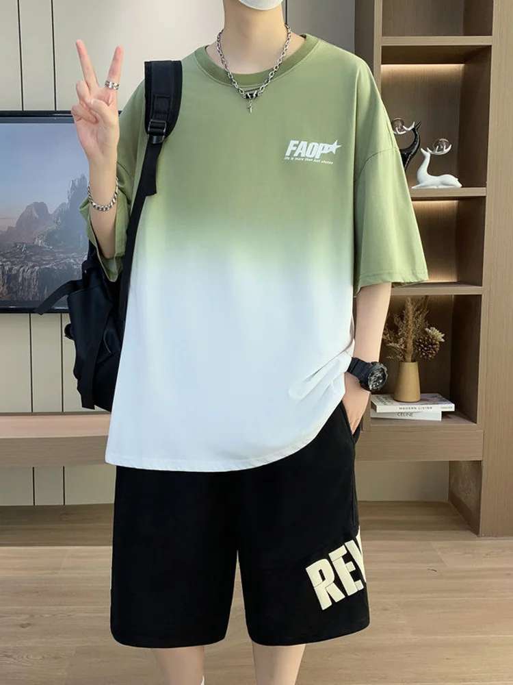 高校生が今、着るべき半袖Tシャツは？春から夏にかけてのリアルな選び方