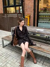 デザインを引き立てるチェック柄結びウエスト短丈シャツ【秋用】