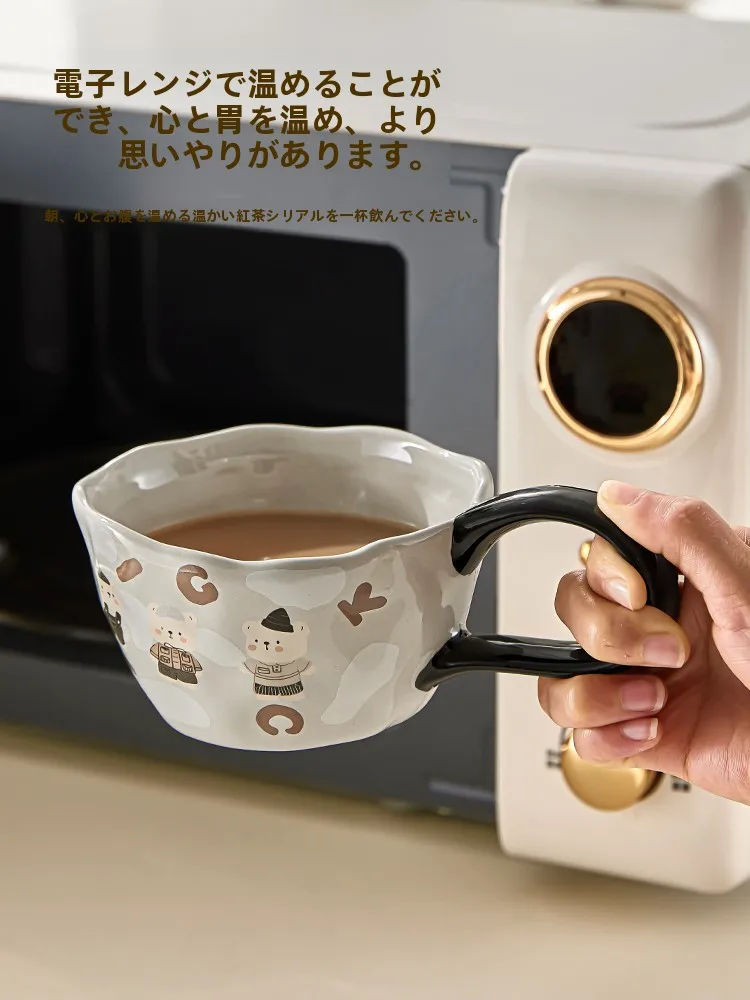 可愛らしい陶製マグカップ：こぼれないコップとしての実用性と安全性を検証