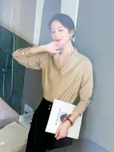 プレッピーなデザインのレディース襟付きシャツ【高級感・抗皺・オフィスカジュアル】