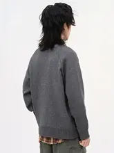 ゆったりとしたデザインのメンズニットセーター【スタイル・長袖】