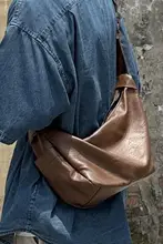 餃子型デザインのショルダーバッグ【通勤向け・カジュアル・斜め掛け】