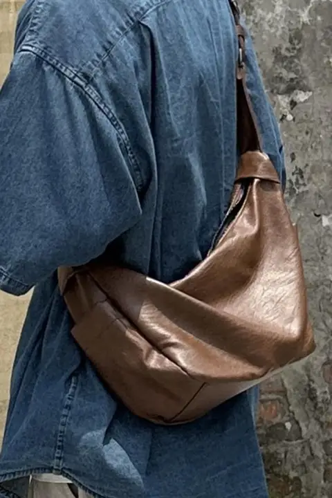 餃子型デザインのショルダーバッグ【通勤向け・カジュアル・斜め掛け】