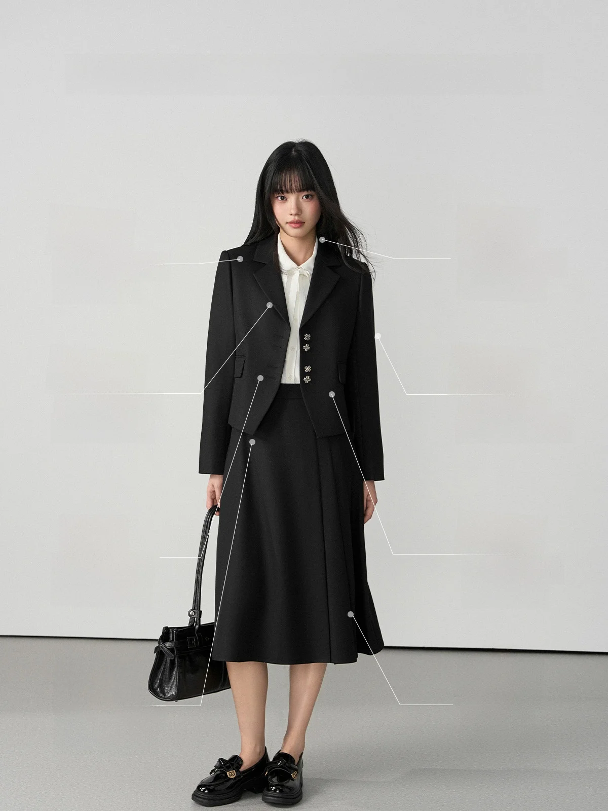 オフィスカジュアル面接で失敗しない服装は？ブラックショートジャケットの選び方
