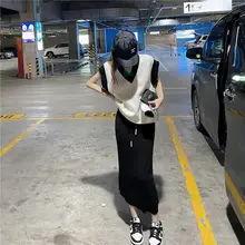 シンプルでおしゃれなブラックホワイトVネックニットベスト【ゆったりシルエット・女性用】（セットアップ対応）