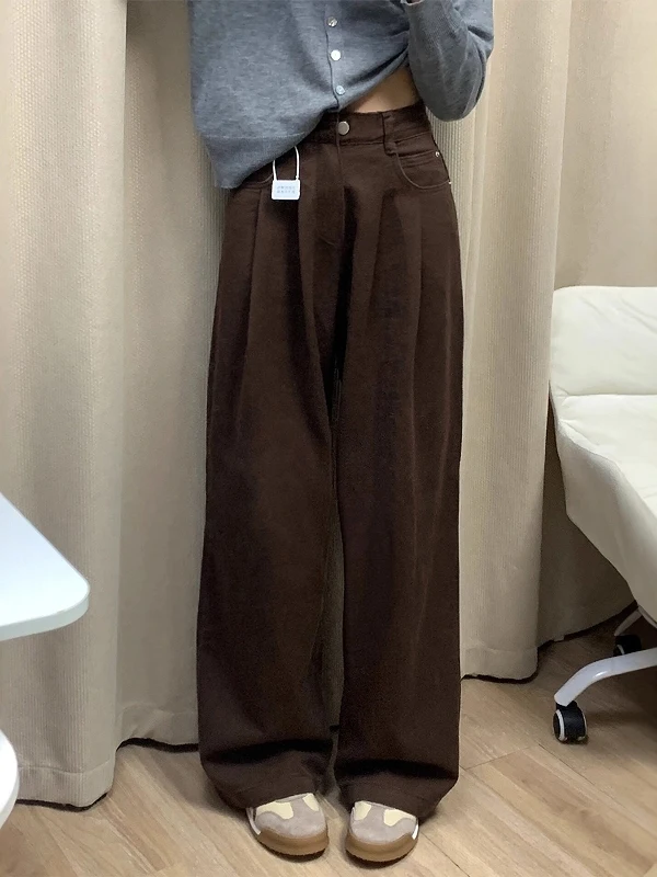 アメリカンヴィンテージ風ダークブラウンシワ入りストレートデニムパンツの着  こなしとシーン別ガイド