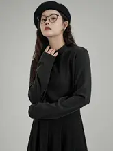 華やかなデザインのデロン打底シャツ【春用・シンプル・体型カバー】