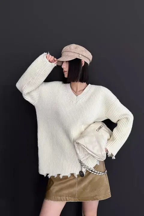Vネックフリンジデザイン白色ニットセーター【冬季用・女性用】