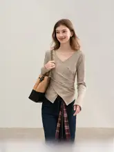 レトロデザインの交差ニットVネックTシャツ【女性用・秋季・スリムフィット・長袖】