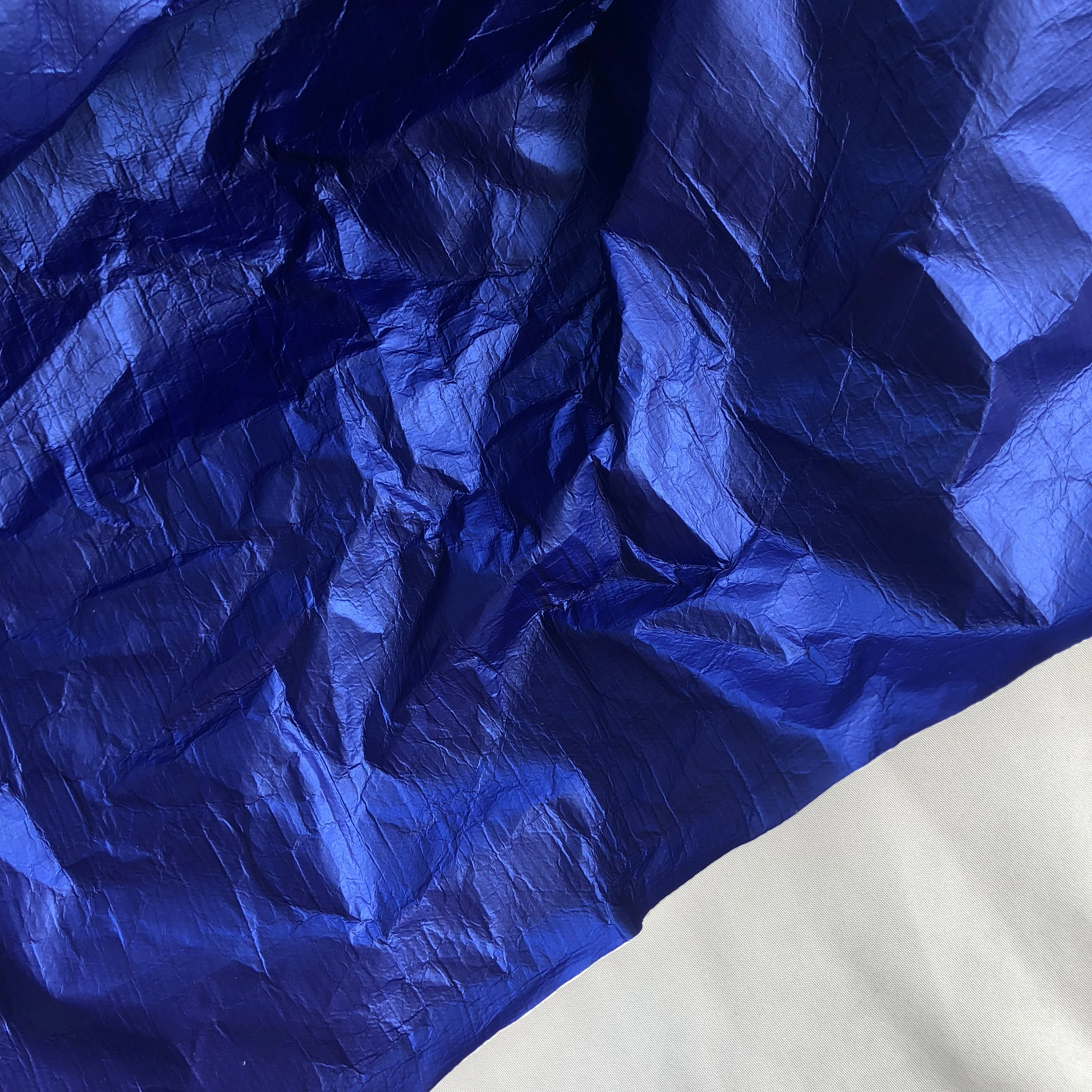 ピーチ素材の機能性を実現する学生服用デザイン素材【立体フリル・撥水性・耐久性】