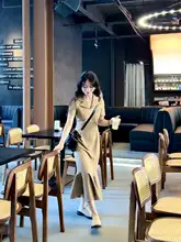 レトロデザインのスーツカラー ワンピース【カーキ・ウエスト絞り・フレアスカート】