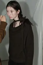 極上の柔らかさ！山羊毛と羊毛のバインディングニットセーター【揺れるネックライン・モダンデザイン】