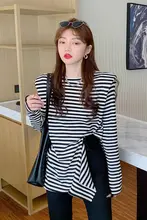 黒白ストライプの長袖Tシャツ【コットン・ヒップ隠し・不規則なスリット・パッド入り】