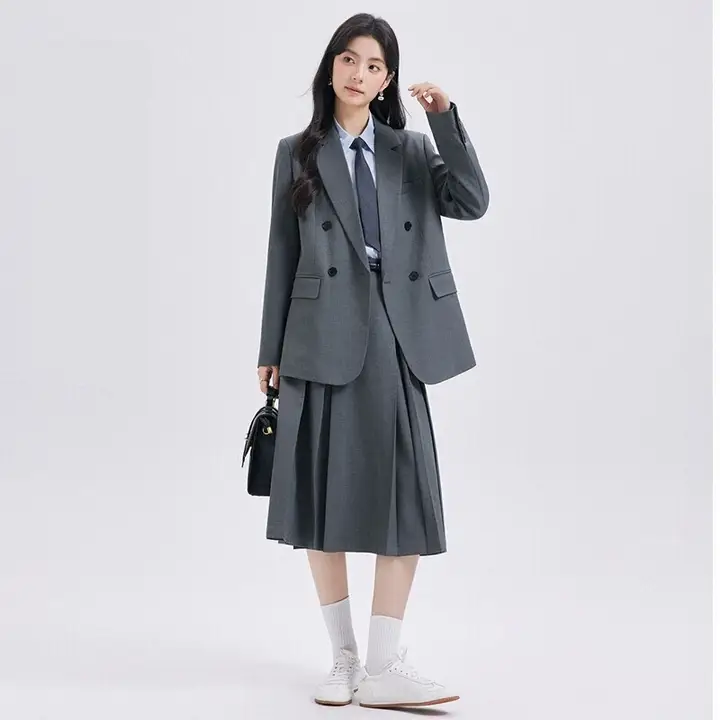 高級グレーのシンプルな女性用ジャケット【春秋用・フィット・洗練されたデザイン】