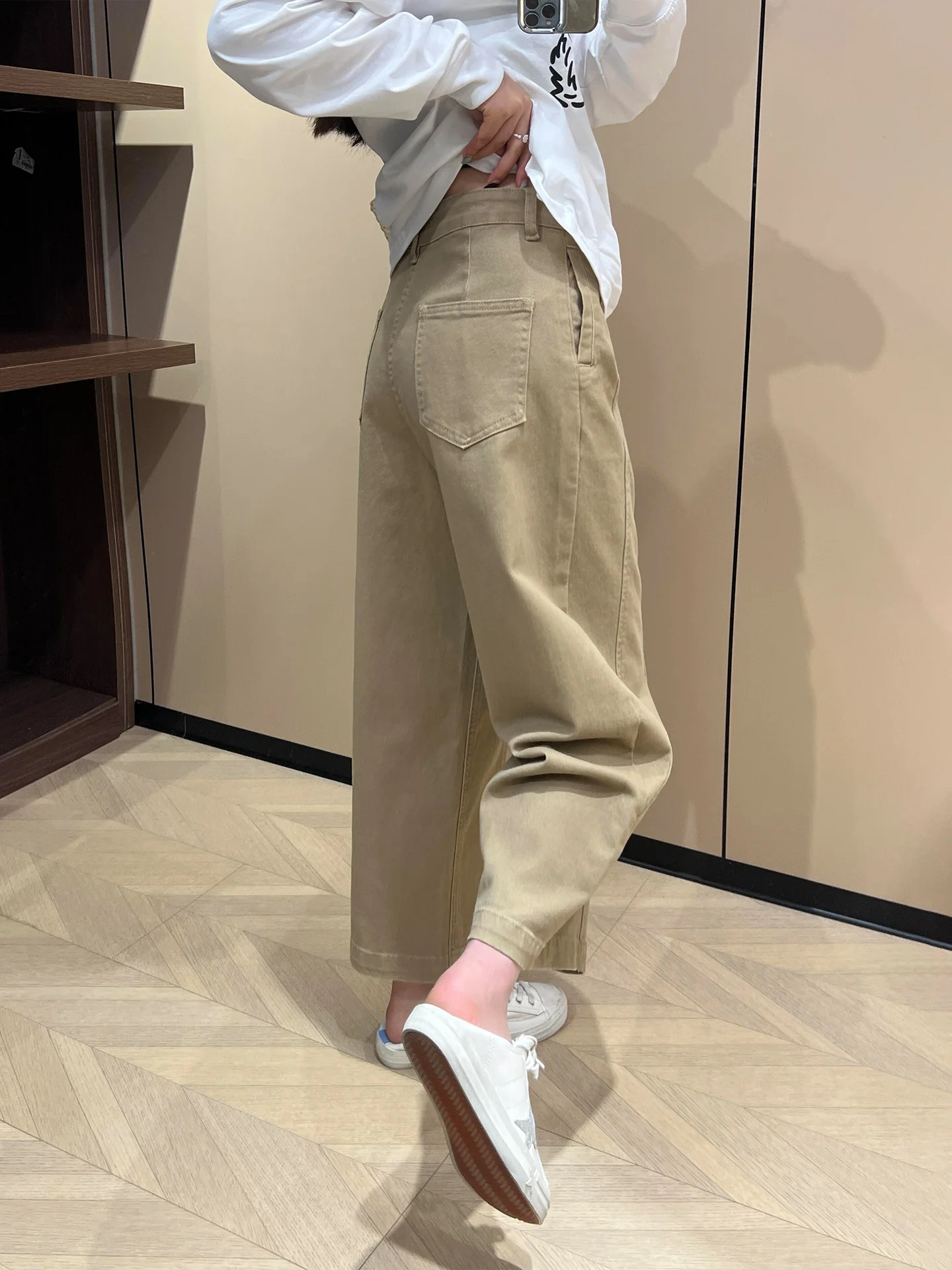 カキ色のフレアデニムパンツ：夏用の小柄女性向け高腰阔腿スタイル