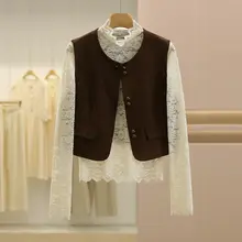 華やかなレースのフラワープリントトップスとジレ、プリーツミニスカート【春向け・セットアップ対応】