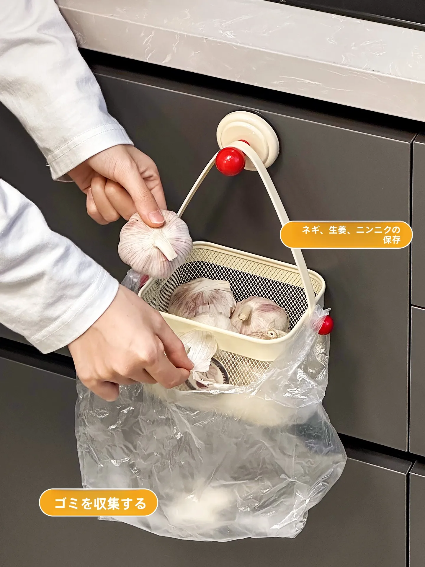 キッチン用 壁掛け収納ラック：通気性のあるアイアン製バスケットの実用性と最適な収納方法
