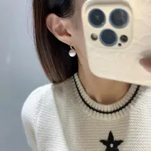 高級感ある白色パールピアス【天然淡水パール使用・スタイリッシュ】