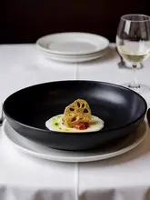 シンプルなマットブラックサラダボウル【大容量・深皿・陶器製・多用途】