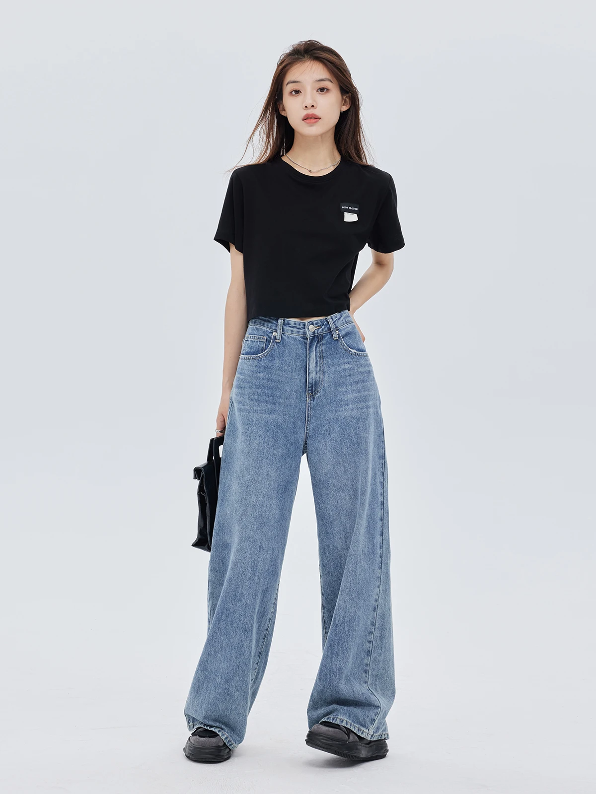 cropped t shirt はどんなときに着るべき？通勤から夏の日常まで、選び方のすべてを解説
