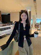 黒Vネック長袖ニットトップス【女性用・フィット感・秋用】