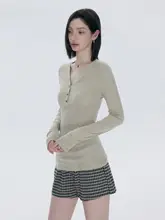 薄手リブニットVネック長袖Tシャツ【女性用・スリムフィット・ヘンリー衿】