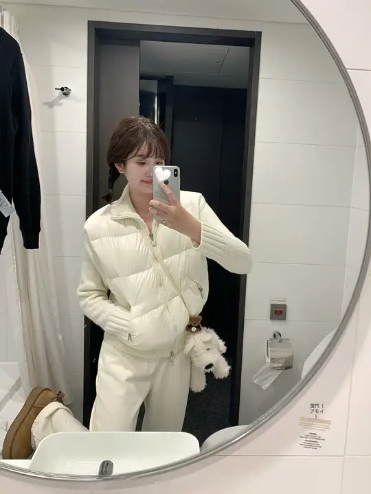 CallmeEar ホワイトダウンジャケット【スリムフィット・ニットパッチワーク・シンプルデザイン】