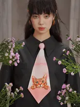 レトロな黒猫プリントのイエローボウタイ【ショートタイプ・矢印型・女性用・ギフト対応】