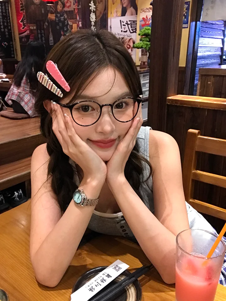 軽量のラウンドフレーム女性用眼鏡【度数対応・ブルーライトカット・丸顔補正】