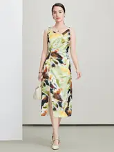 シンプルなデザインのキャミソールワンピース【サイドスリット・カーディガン付き・セットアップ対応】