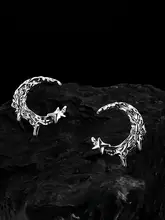 個性的デザイン！月牙モチーフのピアス【シンプルで洗練されたスタイル・女性用】