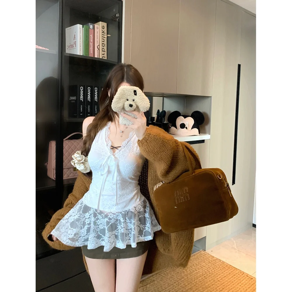 フロントクロス キャミソールは、本当に日常に取り入れるべきなのか？