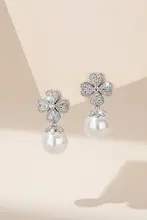 四葉クローバーのシルバーピアス【秋冬用・個性的・美しいデザイン】