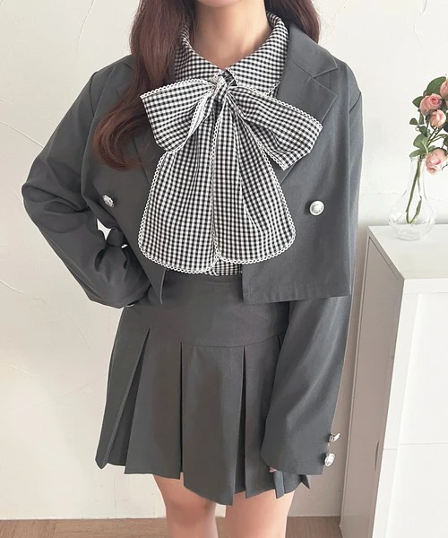 同窓会や忘年会に着る50代のフォーマル服装は、どう選ぶ？