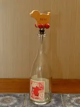 遊び心あふれるデザイン！クルミの木製ワインボトル栓【防酸化・インテリア装飾用】