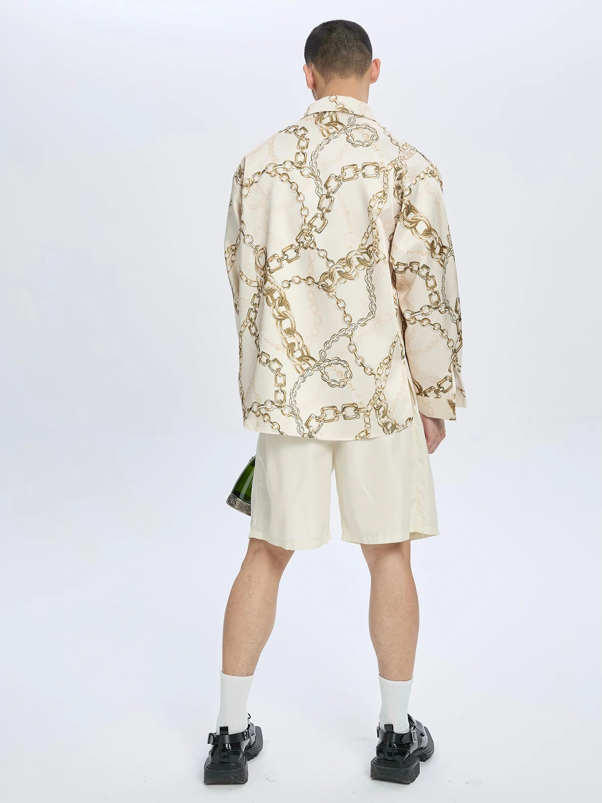 宝石プリントの長袖Vネックトップス：女性向け中古風私服の選定基準と実用性解析