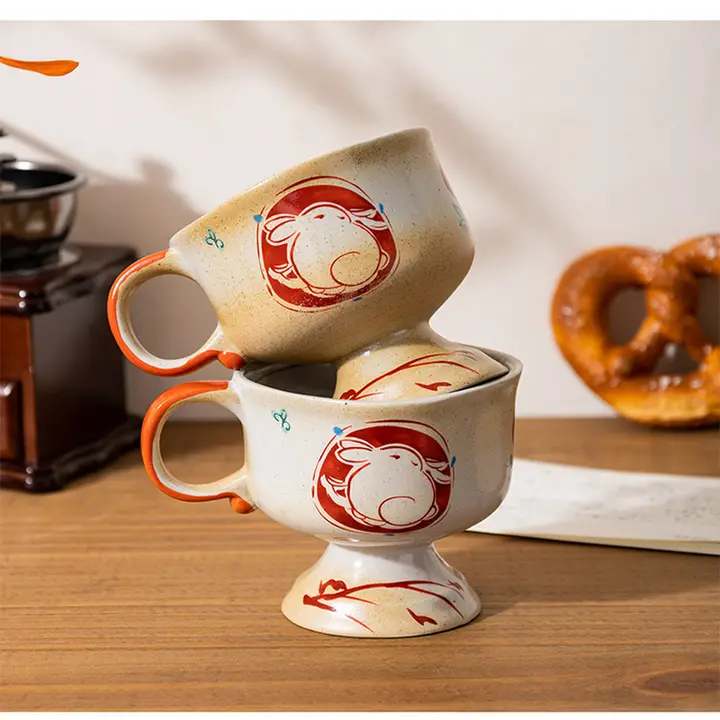 ヴィンテージ風の陶器製コーヒーカップ【高脚・ウサギデザイン・女性向けギフト】