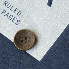 マットな質感のブロンズ金属ボタン【英国デザイン・打ち出しテクスチャー・直径13mm】