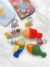 キーホルダー ウールフェルト 小魚 キャラクター チャーム スマホストラップ インスタ映え 愛嬌のある ぬいぐるみ