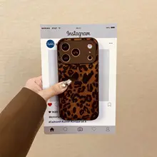 秋冬用 ヴィンテージ風ブラウンコーデュロイヒョウ柄 iPhone用ケース【毛球付き・全包タイプ・個性的デザイン】