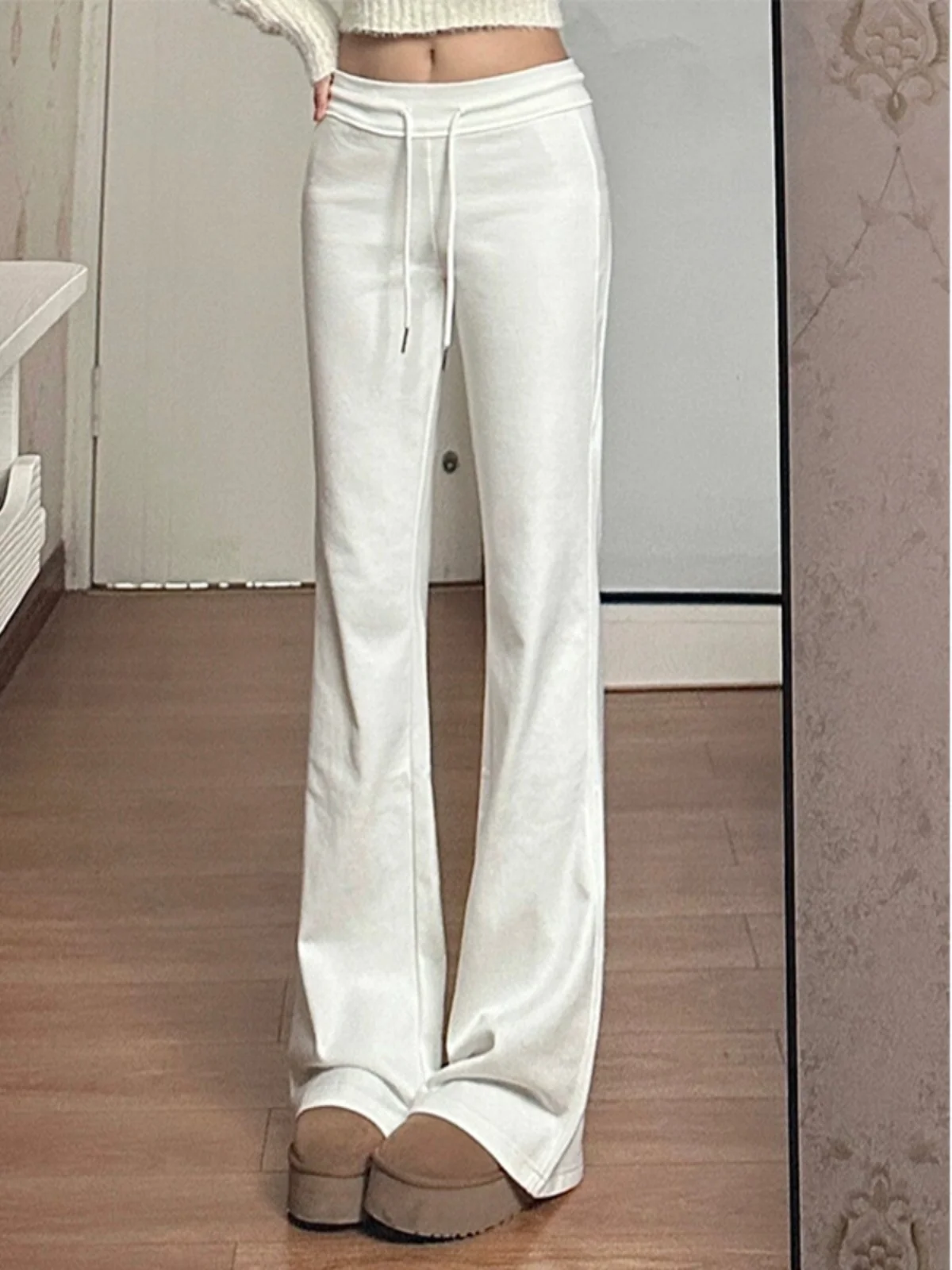 白パンツコーデで40代ぽっちゃりのスタイルをどう整える？