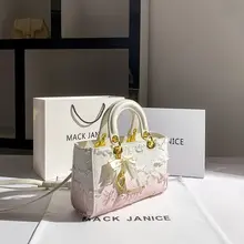 MackJanice フェミニンデザインのグラデーショントートバッグ【流行のフリンジ付き・ピンク・ショルダーバッグ】
