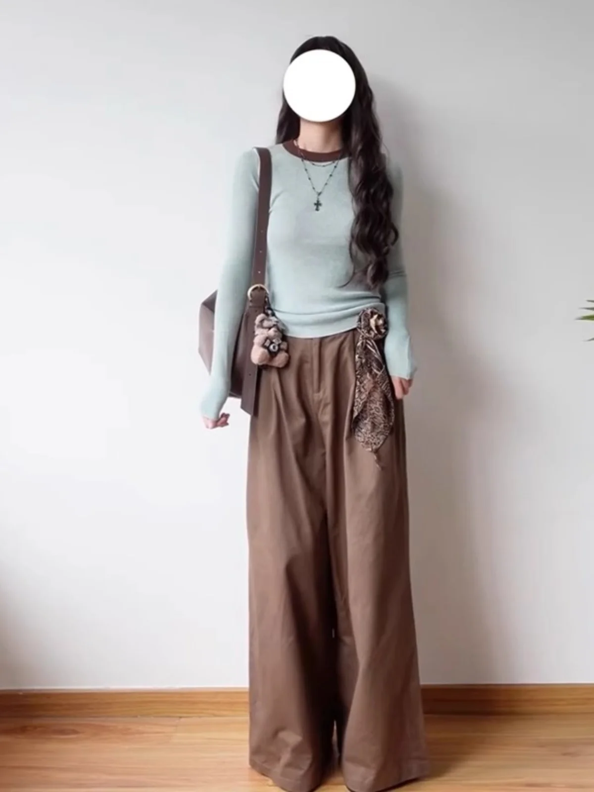 「Tシャツの下に着る長袖インナー」をどう選ぶ？高級感と通勤スタイルを両立するベストな選び方