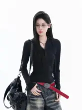 個性的なプリントデザインのクロスフードTシャツ【短め・女性用・スリムフィット】