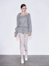 オフショルダーのリベット付き長袖スウェットシャツ＆ショートパンツ【極上の柔らかさ・デザイン性】（セットアップ対応）