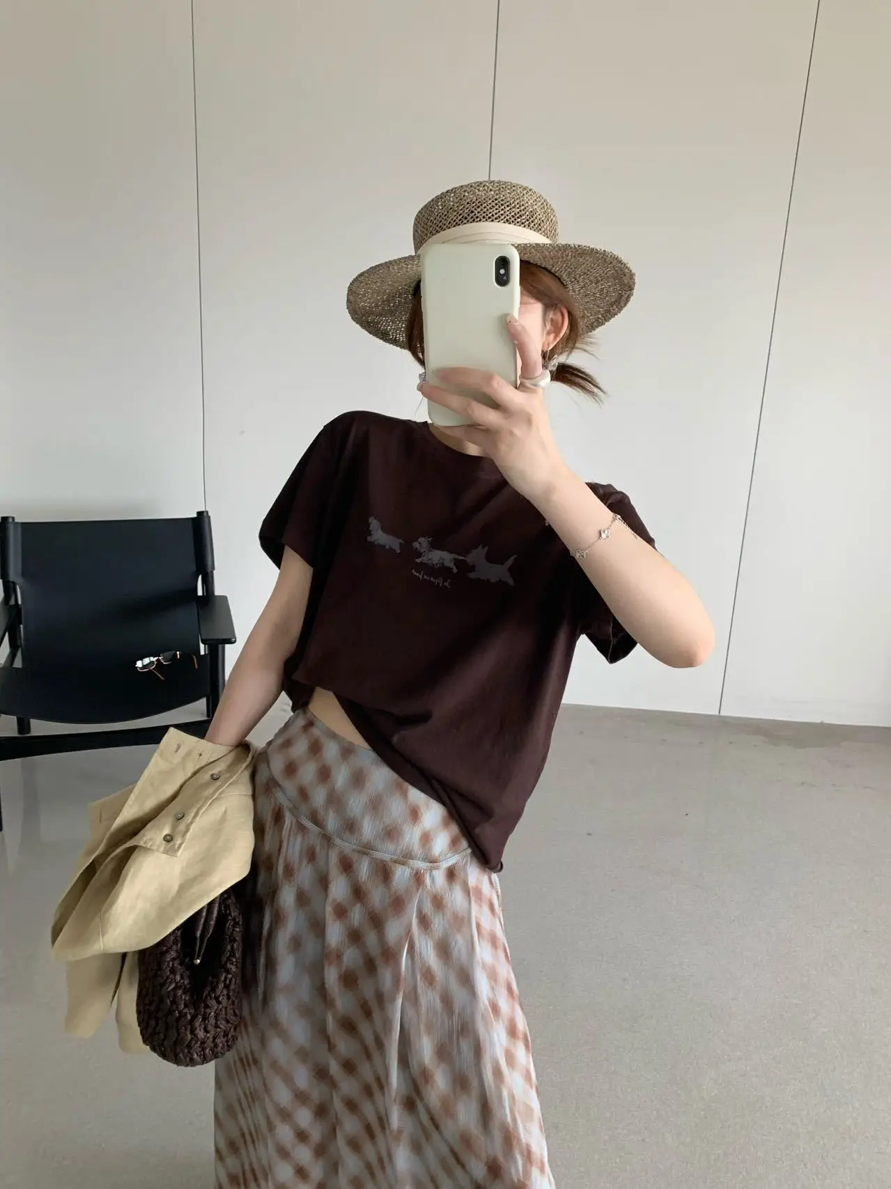 アイスクリーム小犬プリントTシャツ：夏用レディースの通勤風デザインと機能性