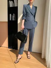 洗練されたデザインの女性用スーツ【春秋用・カジュアル・小柄向け】（セットアップ対応）