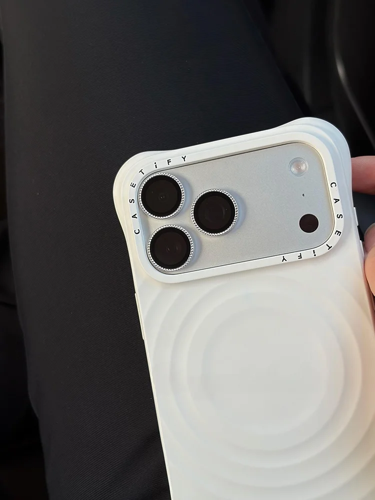 銀色ストーン付きiPhoneカメラ保護フィルム：覗き見防止の実用性と耐久性を検証