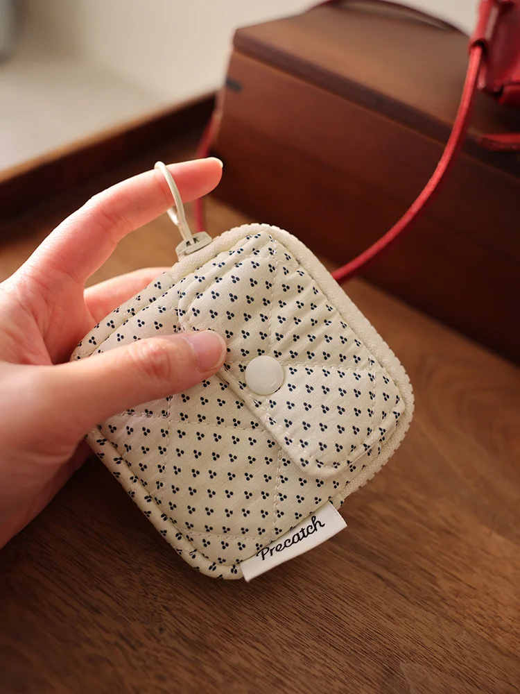 かわいいドットデザインの耳電話アクセサリー収納ポーチ：小型ブルートゥース耳電話用の中身と使い方